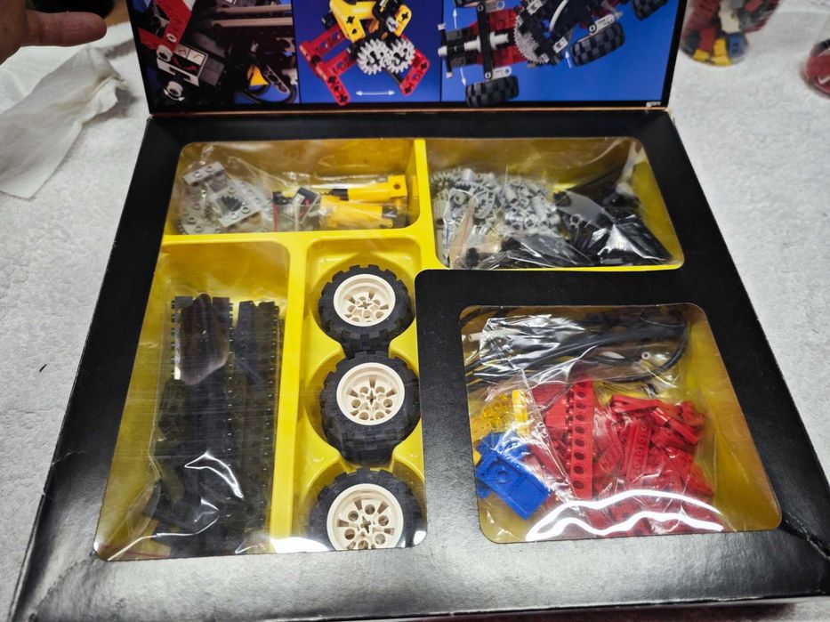 Lego Technic 8443 "Pneumatic Log Loader"; 1996; [65]