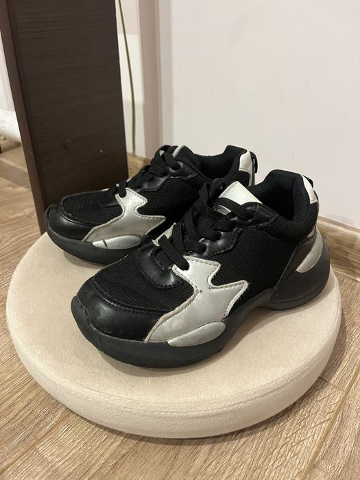 Кросівки чорні з срібними ставками