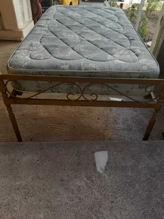Cama de Solteiro em ferro