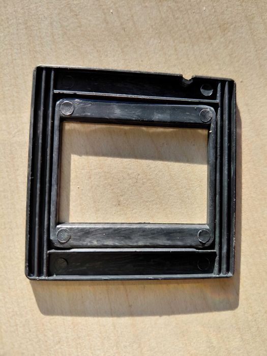 Ramki plastikowe do slajdów 50x50 mm /  okienko 24x36 mm