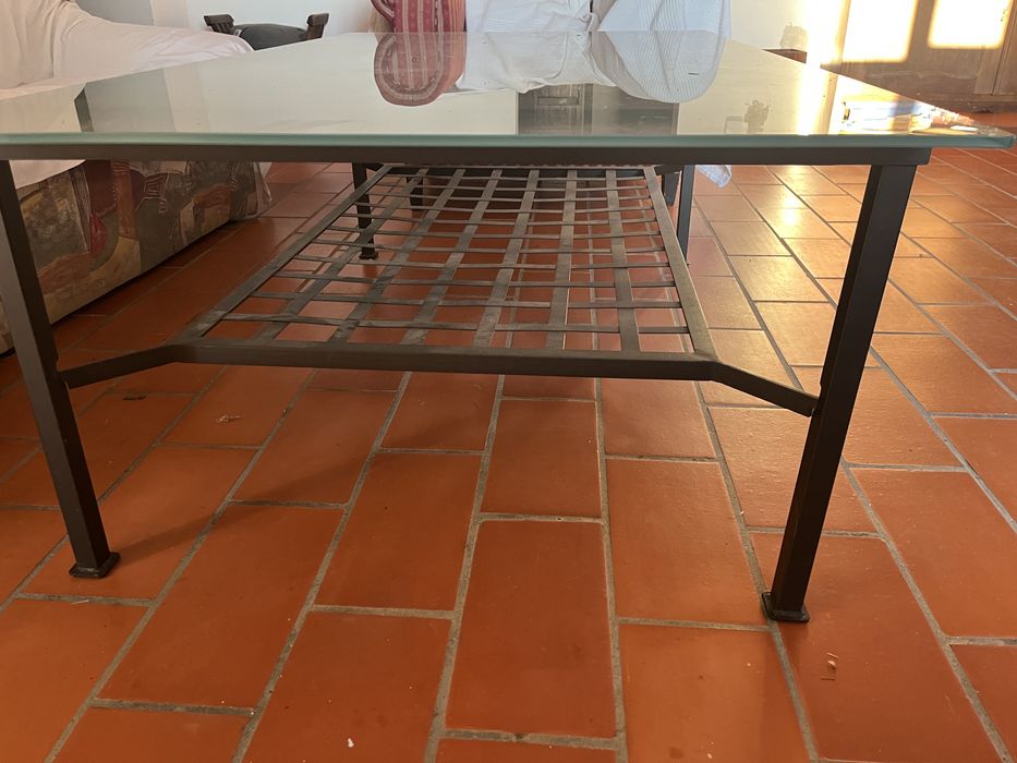 Mesa em ferro e vidro