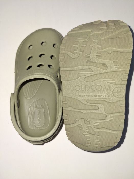 Крокси,  гумові чобітки дитячі  2 пари б/у