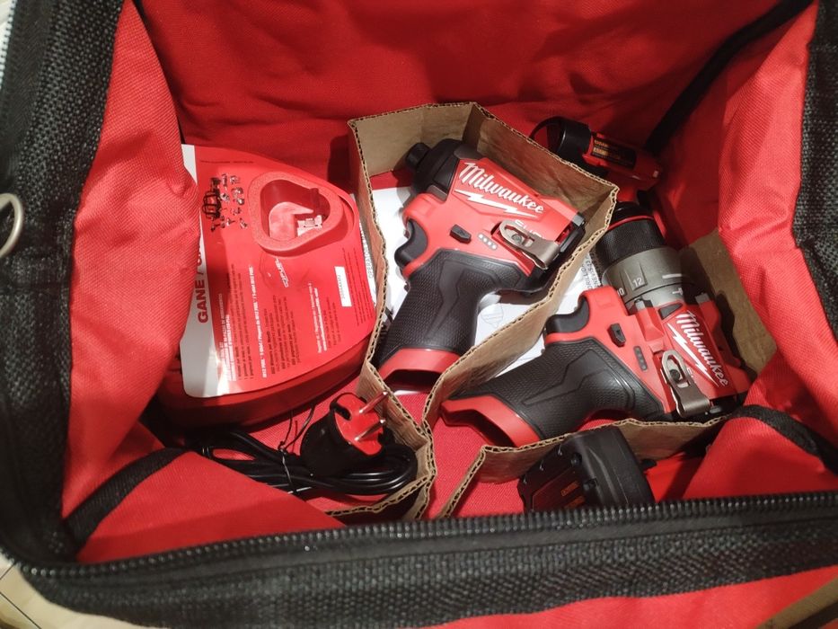 Milwaukee  Импакт , дрель. Комплет Оригинал