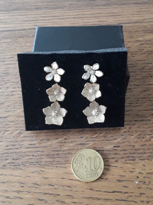 Conjunto de brincos dourado