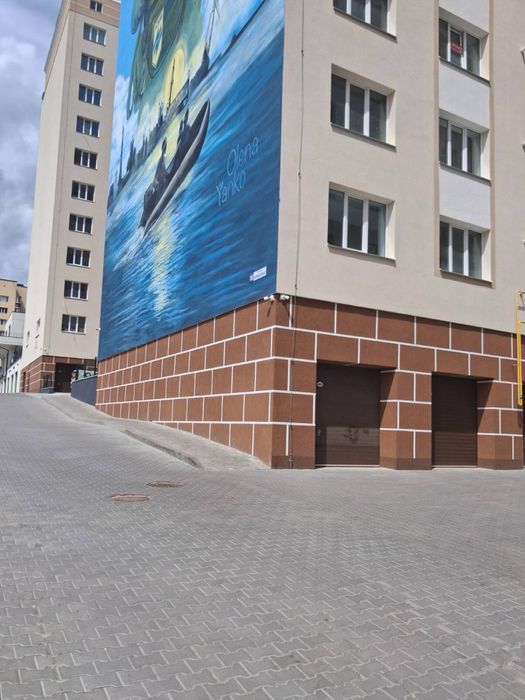 Продам 1.5к квартиру на 2му поверсі в новобудові з ремонтом. Озерна.
