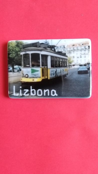 Magnes Lizbona z porcelany.