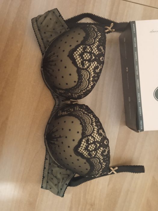 Продам красивенный( лифчик,)бюстгальтер Аллес Alles 70-75DС  Поль