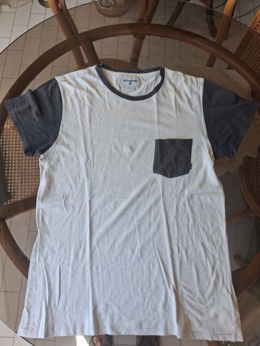 T-shirt branca e preta