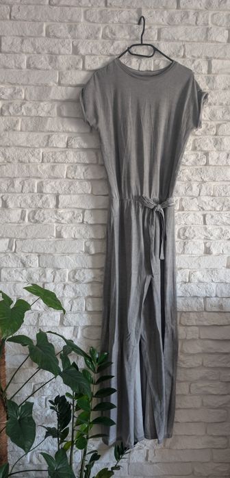 Długa szara sukienka