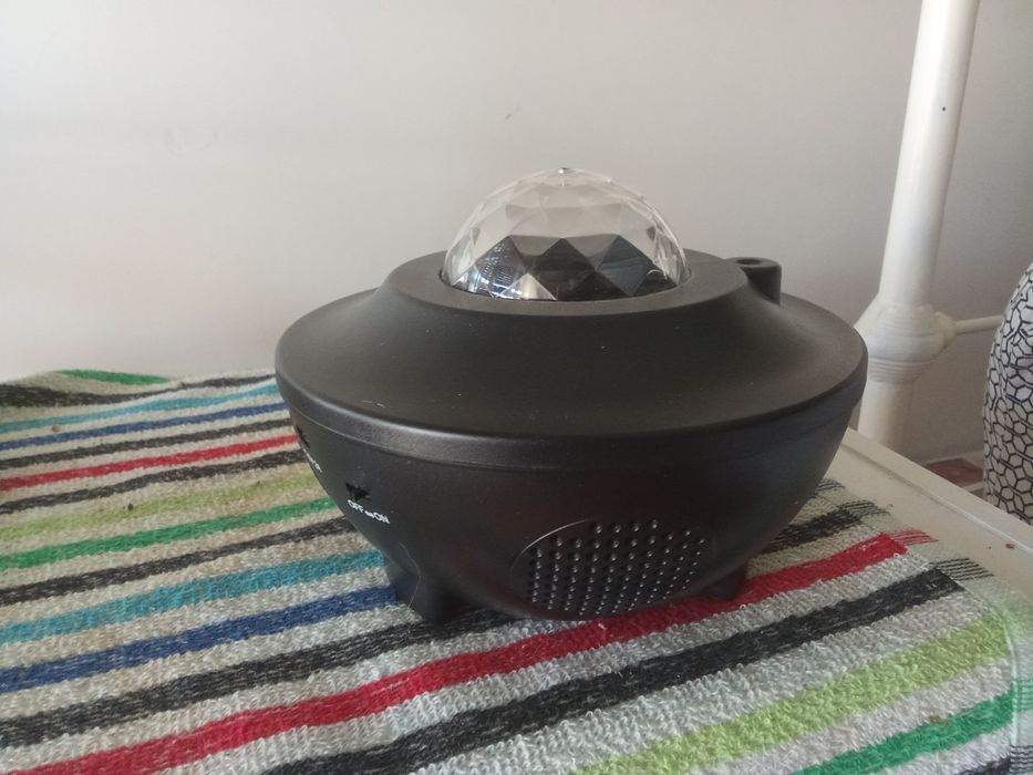 Coluna com projetor de luz