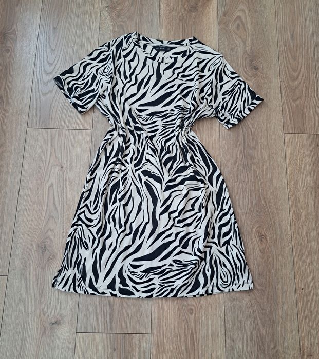 Sukienka zwierzęcy wzór 40 L