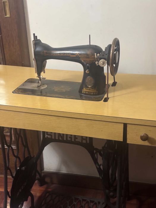 Maquina costura antiga