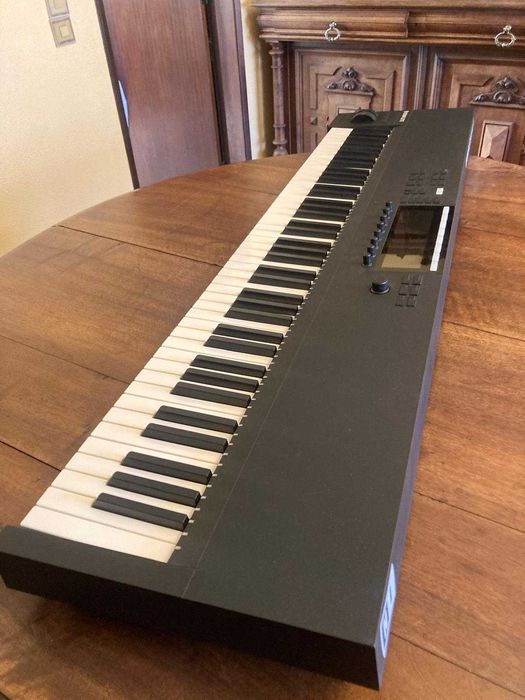 Teclado Controlador Native Instruments Komplete Kontrol S88 MK2 - Impecável / Como Novo