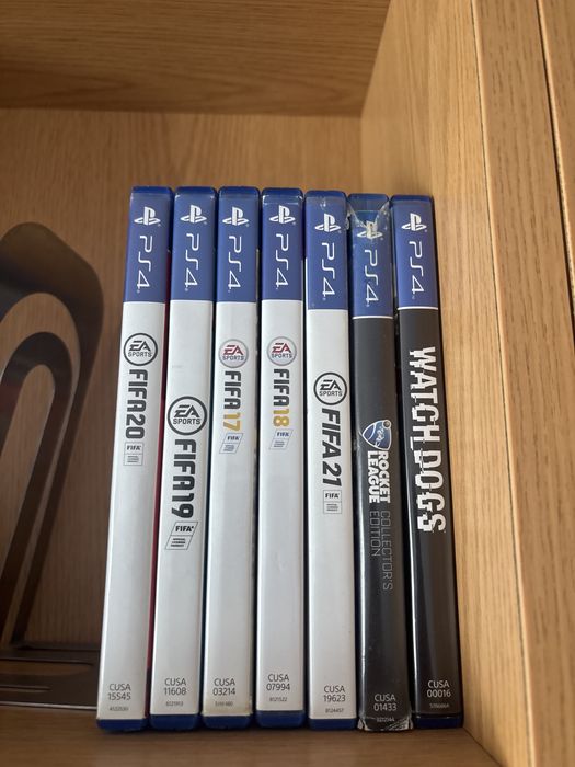 PS4 Slim 1 Tb + jogos