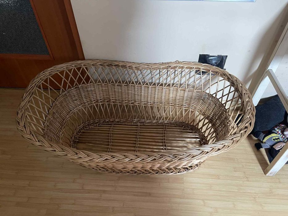 Duży kosz wiklinowy