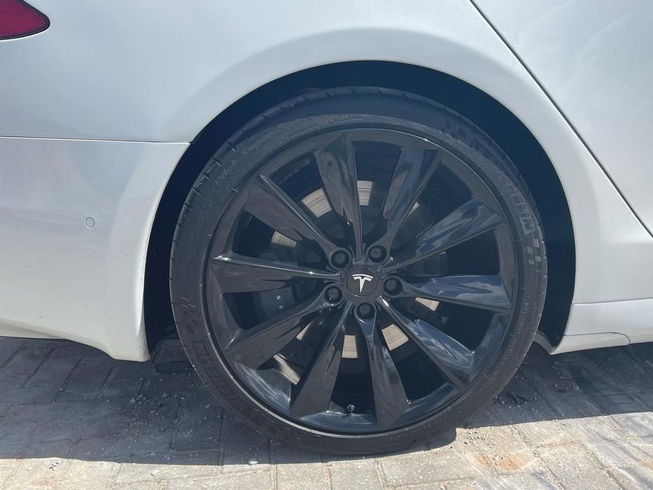 Tesla Model S Long Range