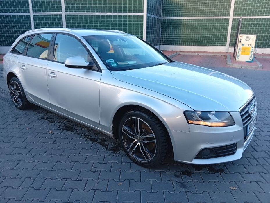 Audi A4 B8  2.0 TDI  2010 rok
