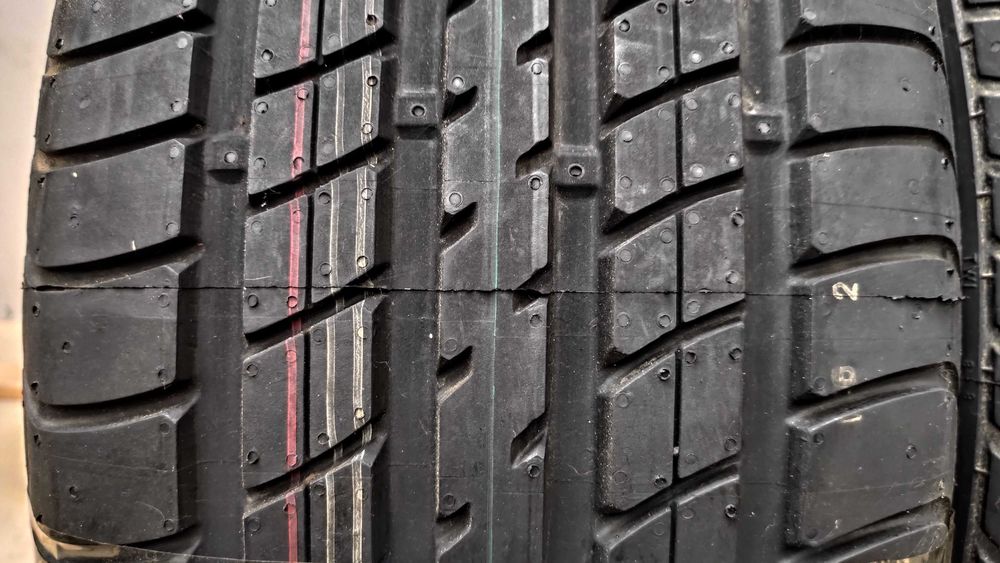 Шини 225/55R16. Dunlor. Нові. Німеччина.Hankook