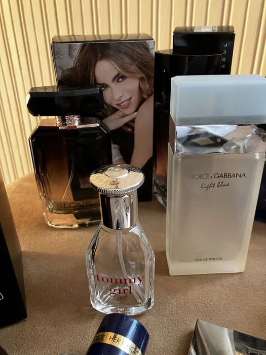 Kolekcjonerski zestaw flakonów po perfumach MCM