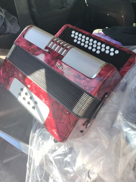 Witam sprzedam akordeon nowy meteor niemiecki