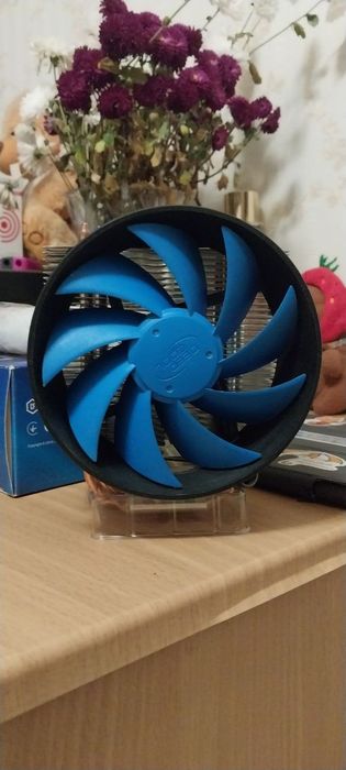 р Intel Core i5-10400F в комплекті з кулером