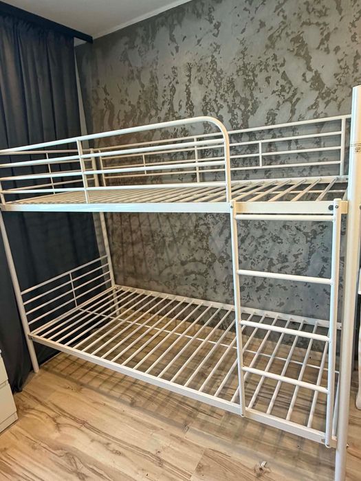 Łużko piętrowe biale metalowe jak nowe mało używane
