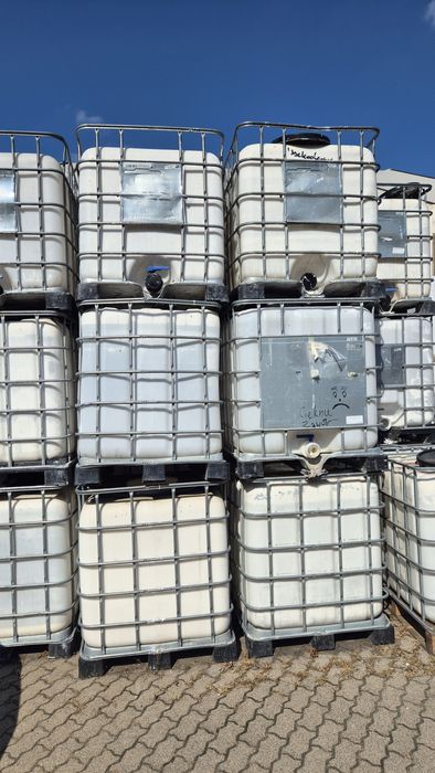 Paletopojemniki 1000 L z uszkodzonymi zaworami