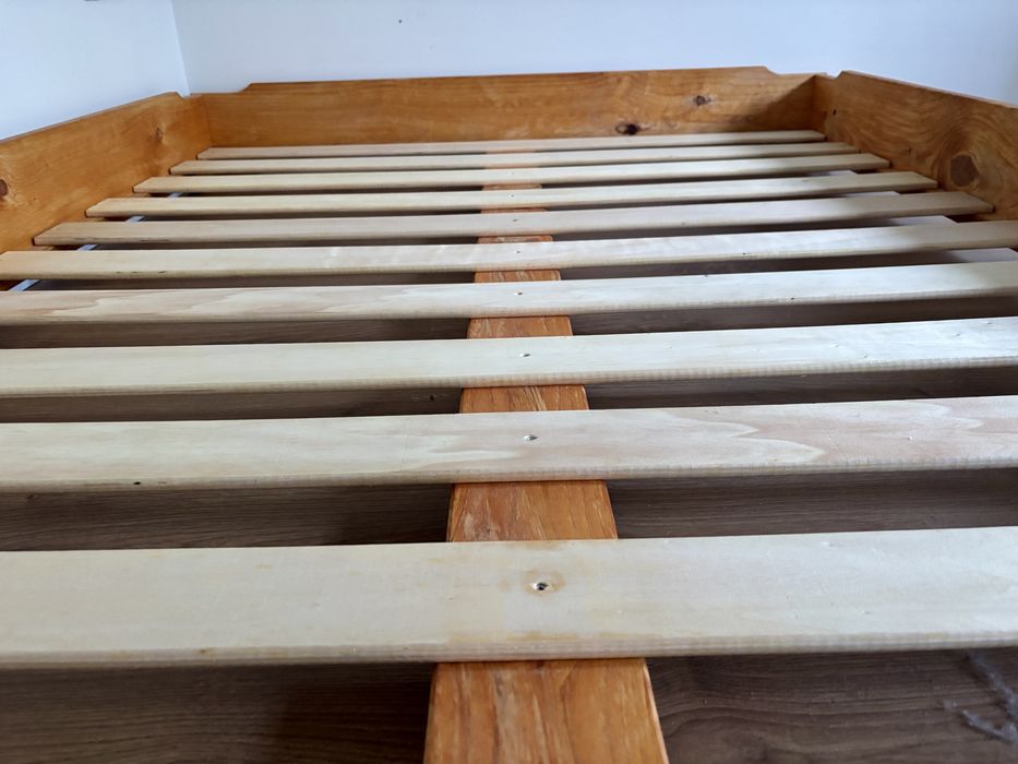 Cama Montessori de casal LUFE em madeira maciça + colchão 140×190