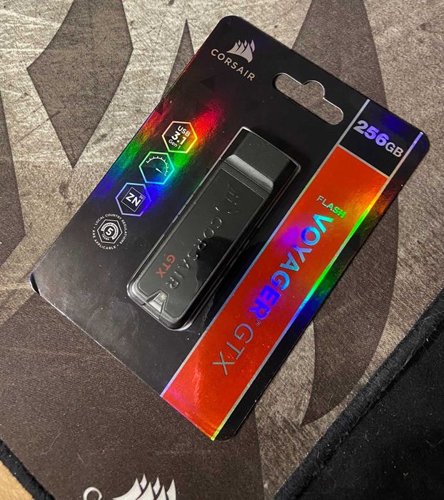 Флешка Corsair Voyager GTX 256GB USB 3.1 Black