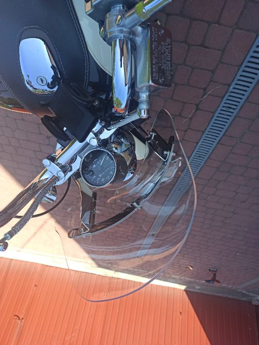 SUZUKI INTRUDER VS 1400 szyba gmol