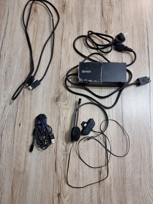Xbox One Elita 1TB + 2 pady elite w etui + słuchawka z mikrofonem