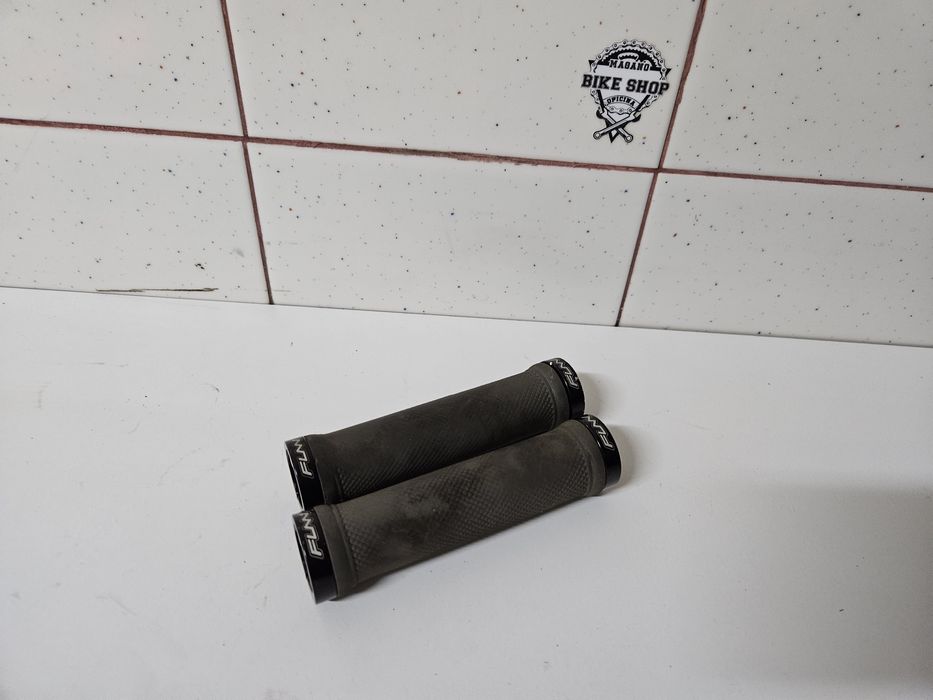 Punhos bicicleta
Tenho mais, veja meus anuncios
Alguma duvida entre em contacto
Entrego em maos ou envio por ctt