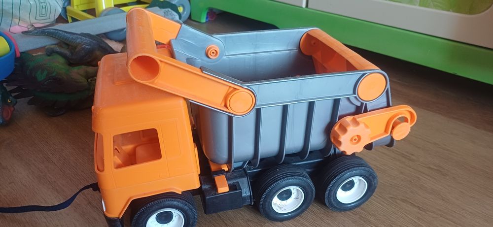 Вантажівка самоскид Вадер