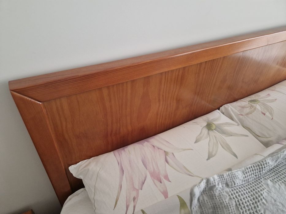 Cama em  carvalho Moviflor