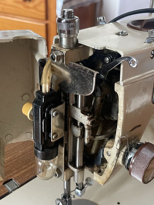 Maquina de costura méllior com armario