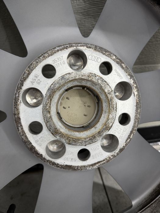 Koła z oponami zimowymi 225/55/R16 Audi