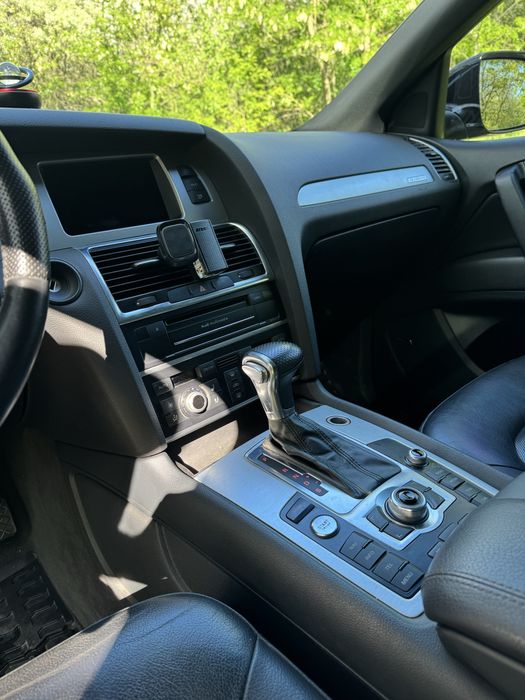 Audi q7 3.0 tdi 2012. 183км