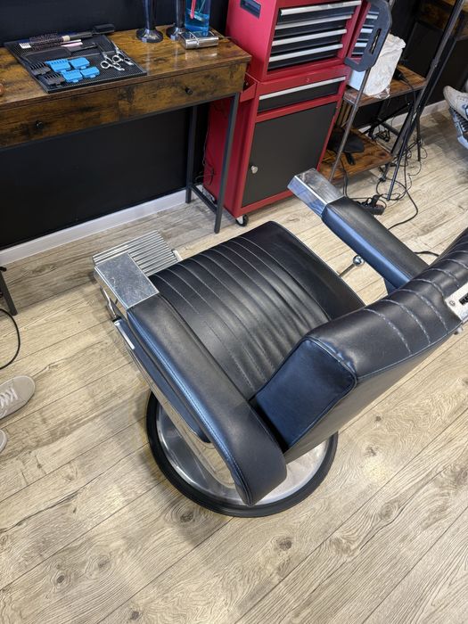 Fotele barberskie uzywane w bardzo dobrym stanie
