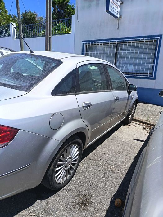 `Fiat Linea 1.3 Multijet 2008 Avariado - Pa Peças` - *Preço*: `1700`*Negociável*: ` - *A- * *Nº de portas*: `5` - *Cor*: `PrataVENDO
