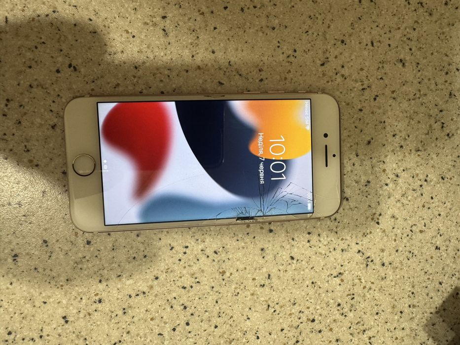 Продам Iphone 7