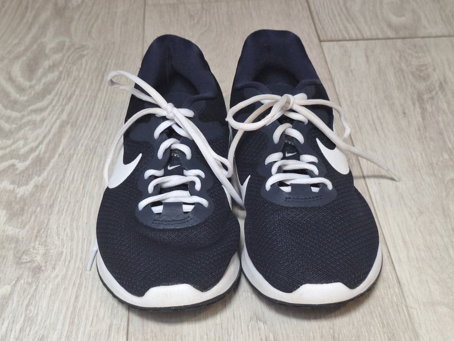Nike Revolution 6