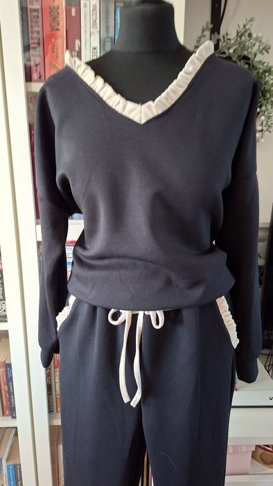 Nowy dres dzianinowy- M/L