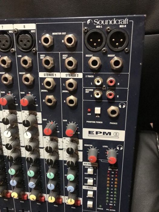 Аналоговий мікшерний пульт Soundcraft EPM 8