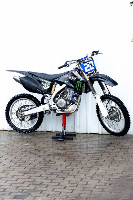 YAMAHA YZF 250 PRO CIRCUIT ATÉ 42€/MÊS