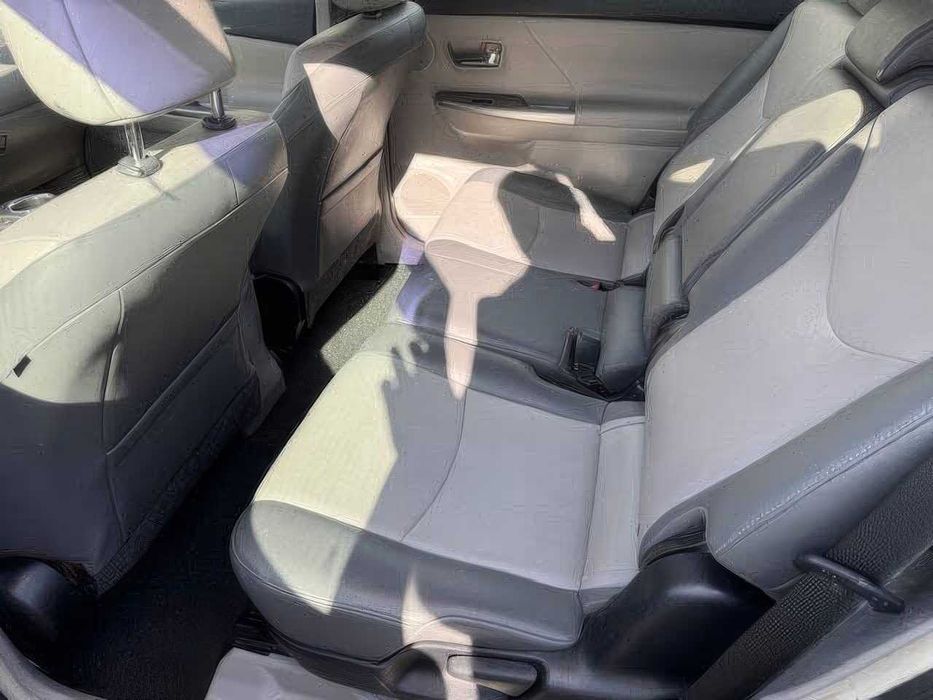 Toyota Prius v Three      2015