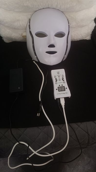 Sprzedam maskę LED z elektrostymulacja