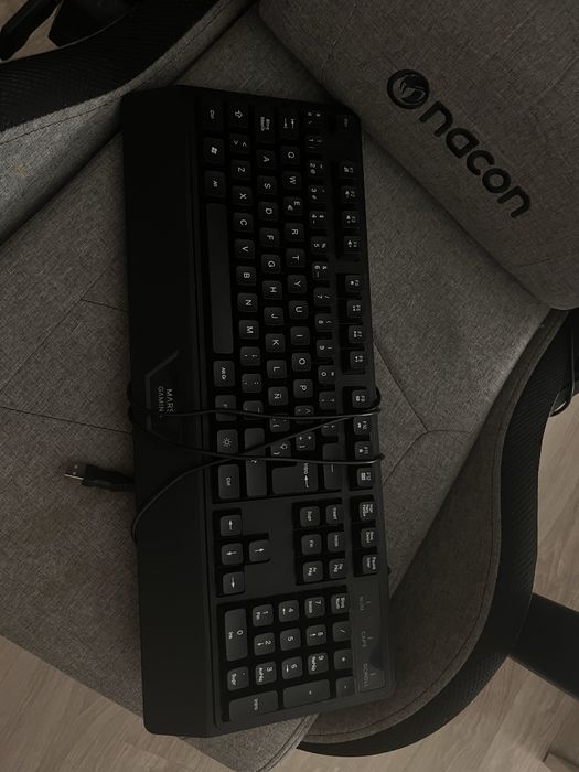 Vendo ou troco por notebook Computador lenovo torre + teclado gaming para jogos