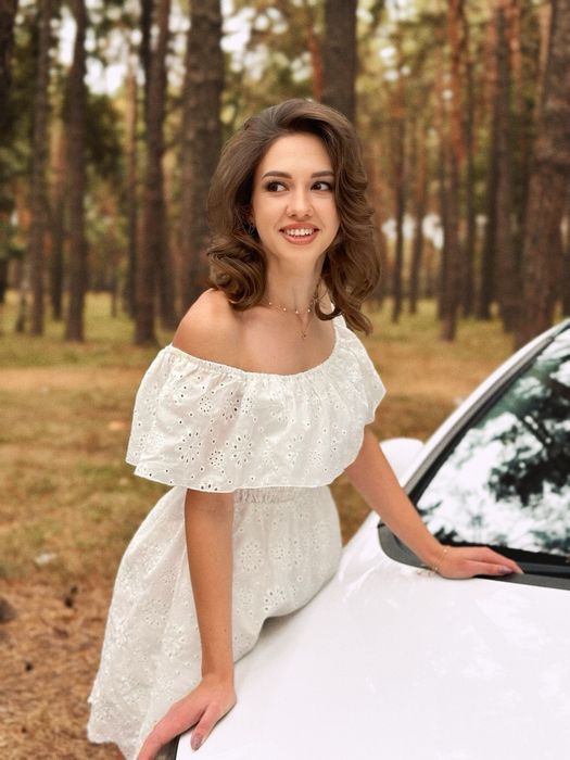 Зачіски, макіяж, брови, стрижки