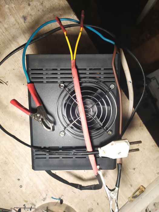 Автоматичний зарядний пристрій для АКБ 12 вольт.