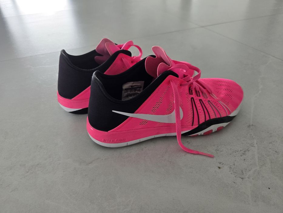 Okazja rewelacyjne buty Nike free obłędny kolor fuksja eur 39 25cm
